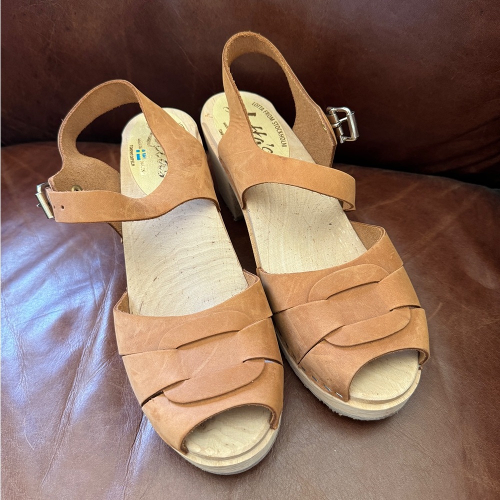 Lotta leather and wood clog